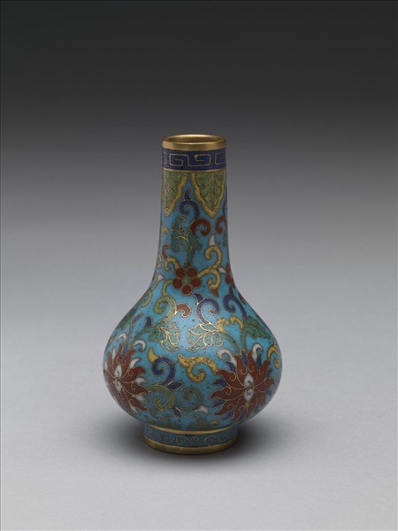 掐絲琺瑯番蓮紋瓶