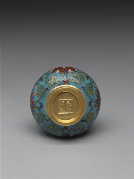 掐絲琺瑯番蓮紋瓶