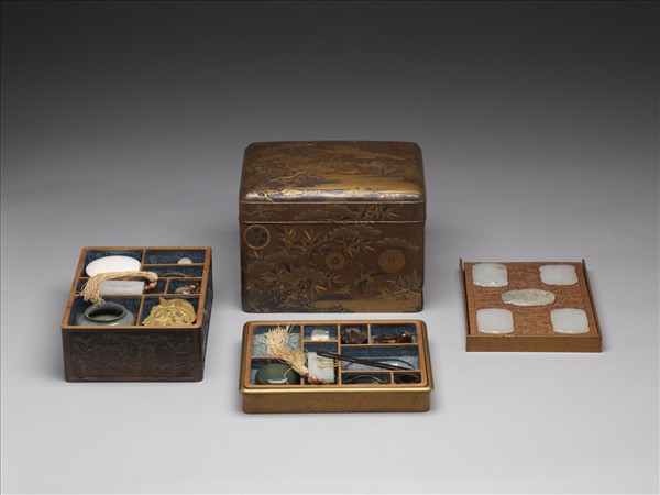 松竹龜鶴蒔繪箱