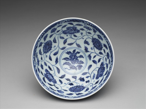 青花蓮瓣花卉紋大蓮子碗