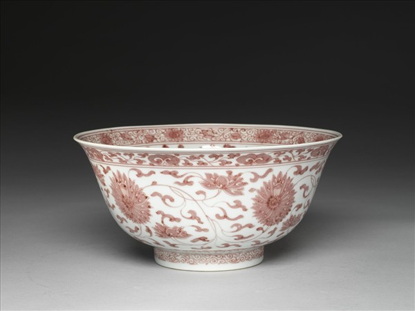 釉裡紅轉枝番蓮紋碗
