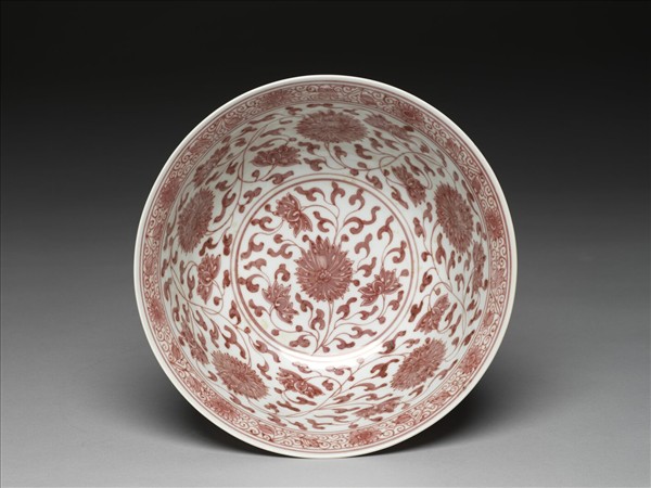 釉裡紅轉枝番蓮紋碗