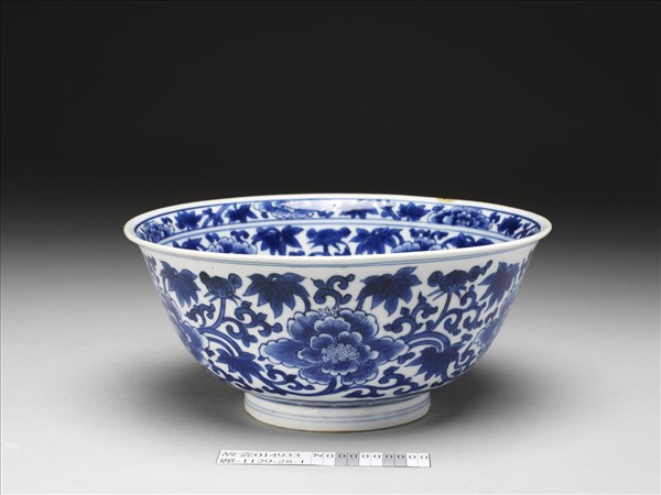 青花牡丹碗