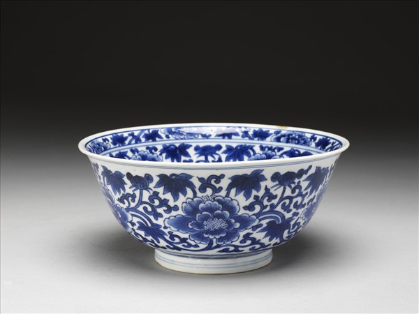 青花牡丹碗
