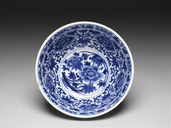 青花牡丹碗
