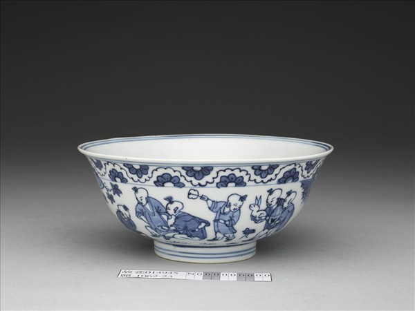 青花嬰戲圖碗