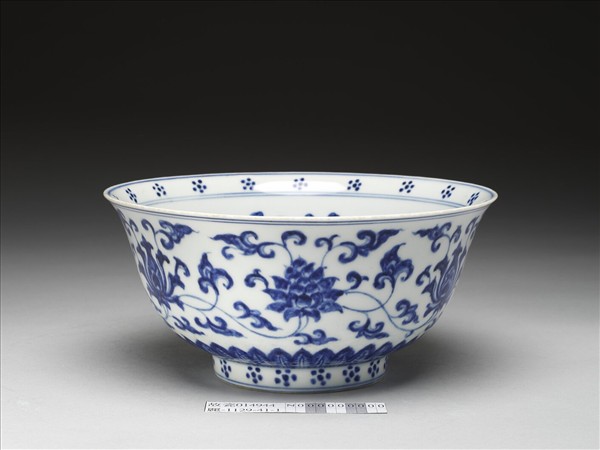 青花番蓮碗