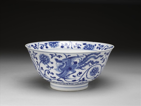 青花纏枝番蓮鳳凰碗