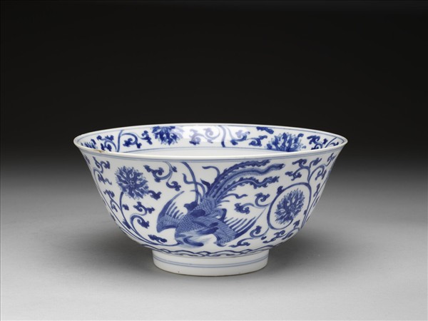 青花纏枝番蓮鳳凰碗