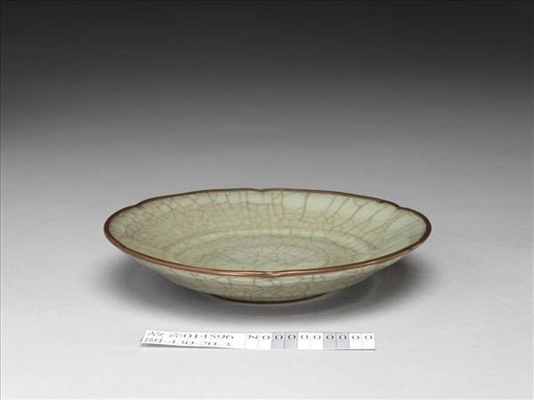 官窯 灰青葵口碟