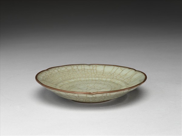 官窯 灰青葵口碟