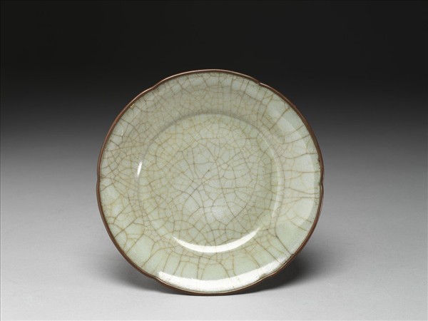 官窯 灰青葵口碟