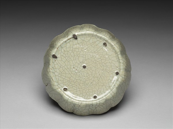 官窯 灰青牡丹花式洗