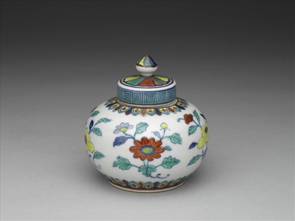 鬥彩花卉蓋罐