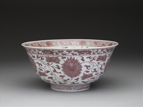 釉裡紅轉枝番蓮紋碗