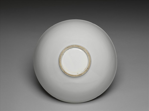 甜白釉葵瓣口碗