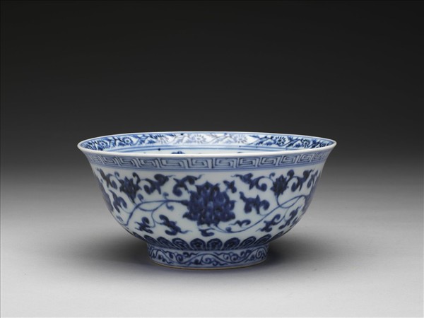 青花轉枝蓮紋碗