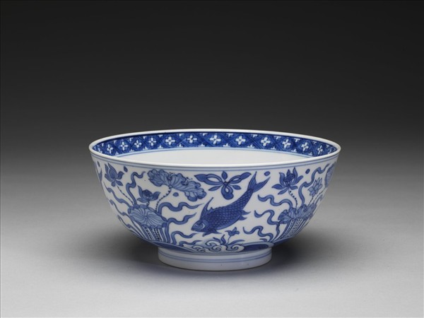 青花蓮塘游魚碗