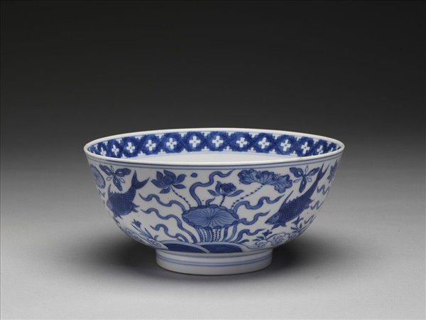 青花蓮塘游魚碗