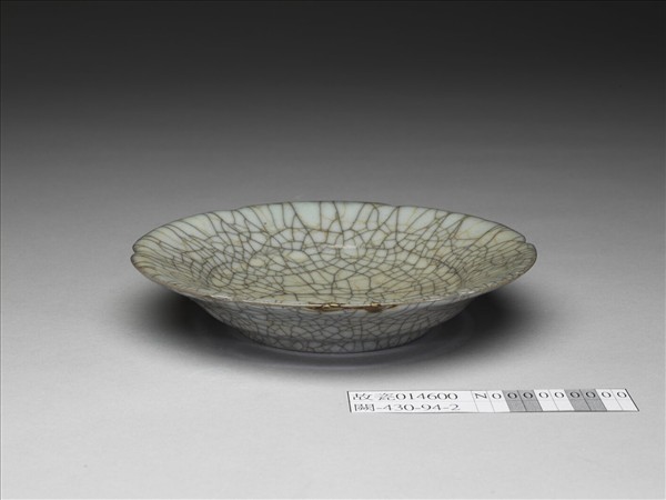 官窯 灰青葵口碟