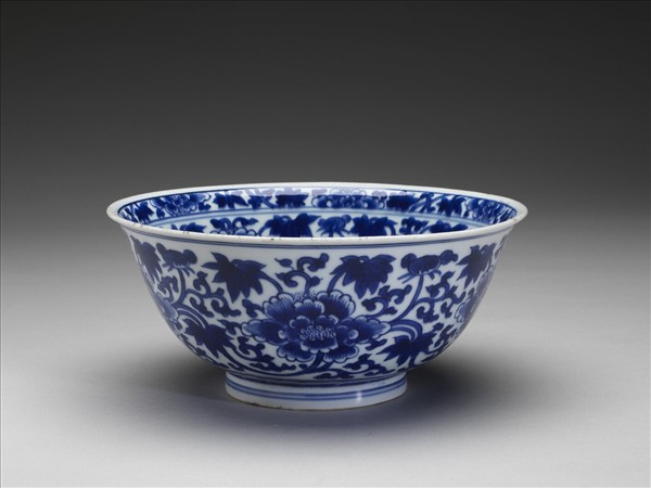 青花牡丹碗