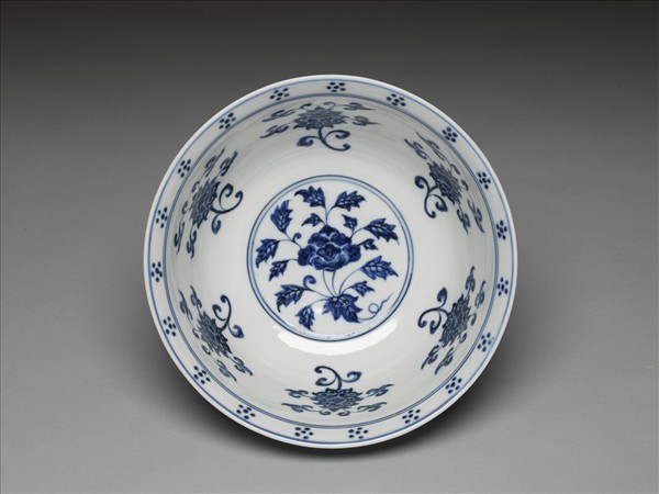 青花番蓮碗