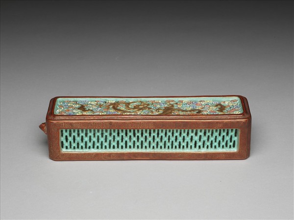 官窯 粉彩雲龍鏤空長方香薰