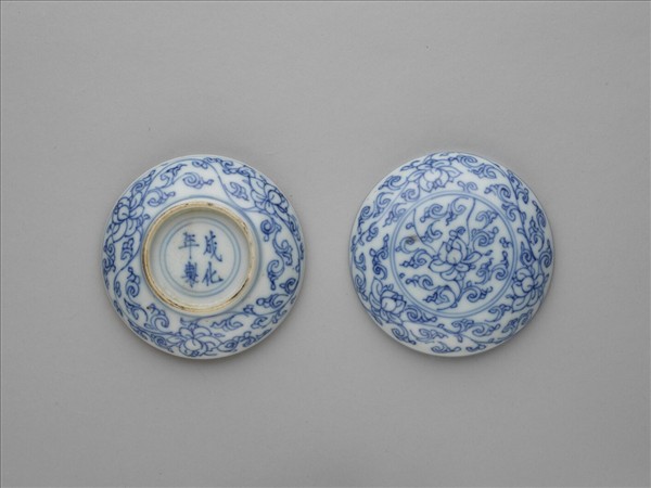 青花花卉印泥盒