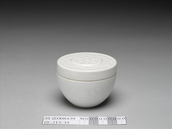白瓷蓮蓬式盒