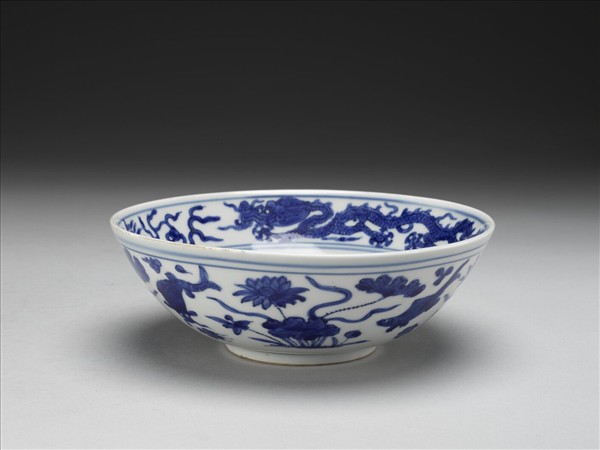 青花蓮塘游魚紋碗