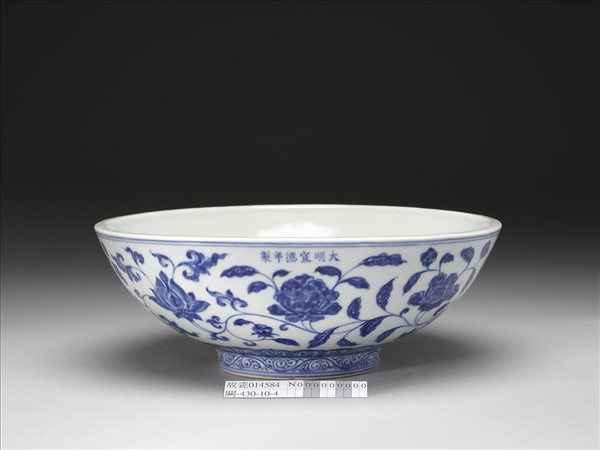 青花四季花卉紋碗