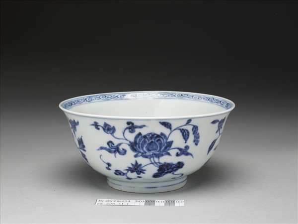 青花花果紋碗