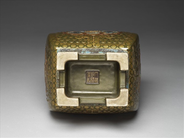 古銅釉描金壽字方壺