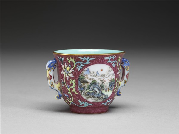 紅地琺瑯彩開光山水雙耳杯