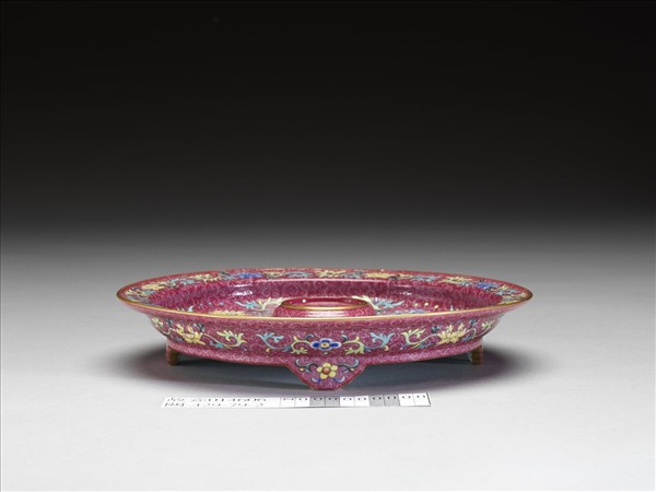 紅地琺瑯彩開光山水托盤