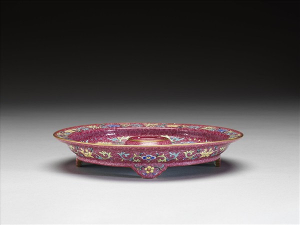 紅地琺瑯彩開光山水托盤