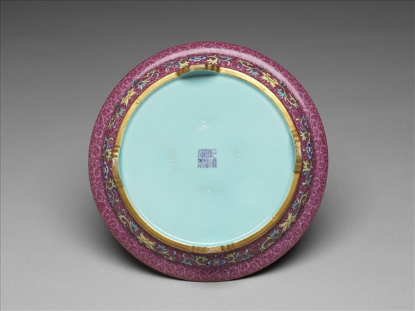 紅地琺瑯彩開光山水托盤