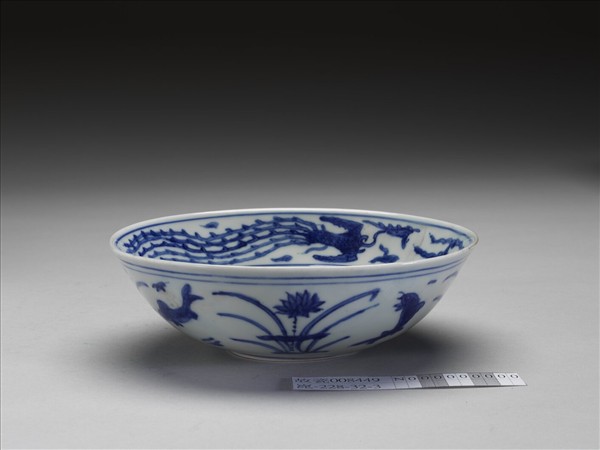 青花蓮塘游魚紋碗