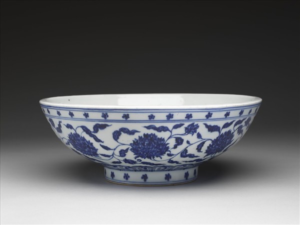 青花轉技芍藥紋大碗