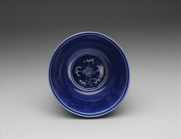 霽青釉靈芝龍紋杯