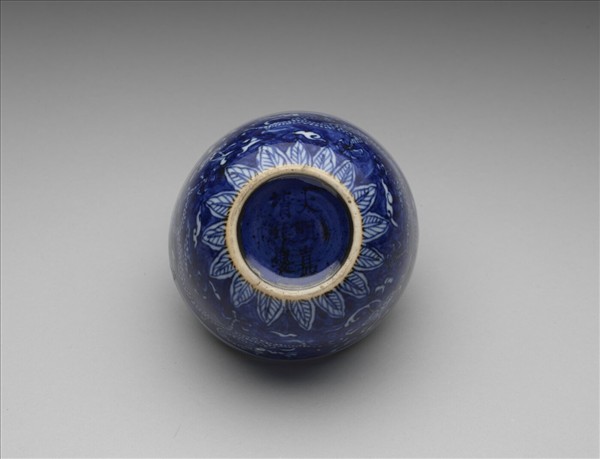 霽青釉靈芝龍紋杯