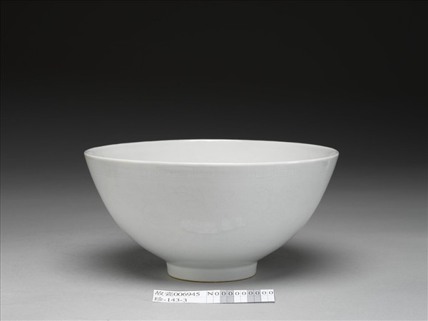 白瓷劃花花卉紋碗