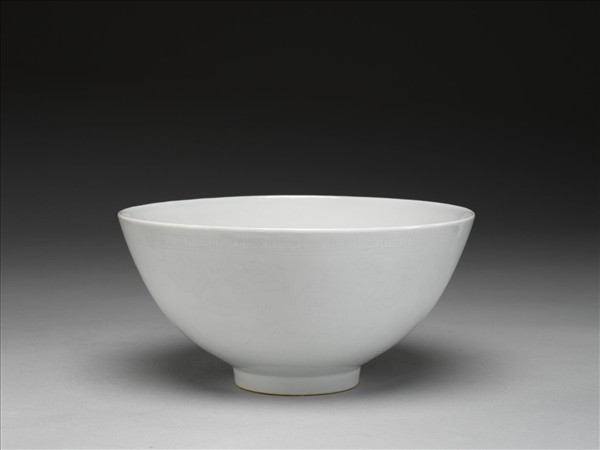 白瓷劃花花卉紋碗