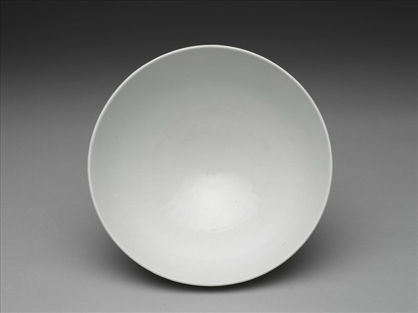 白瓷劃花花卉紋碗