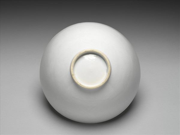 白瓷劃花花卉紋碗