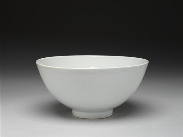 白瓷劃花花卉紋碗