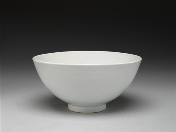 白瓷劃花花卉紋碗