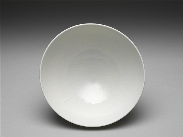 白瓷劃花花卉紋碗