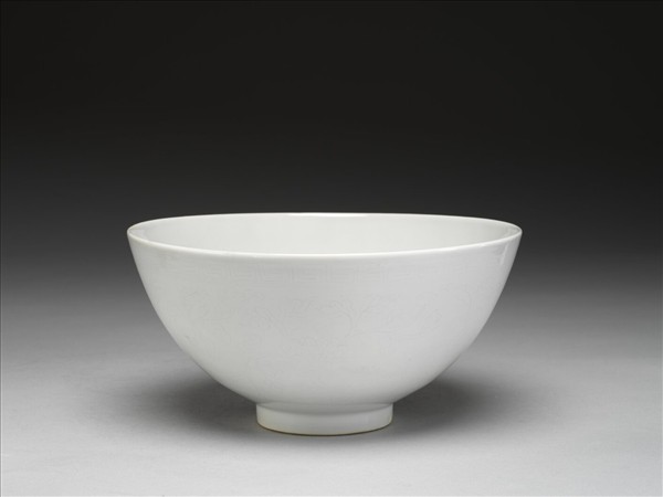 白瓷劃花花卉紋碗