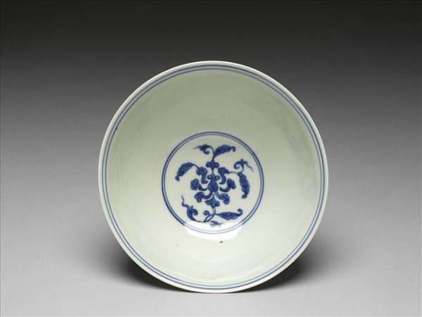 青花番蓮紋高足碗